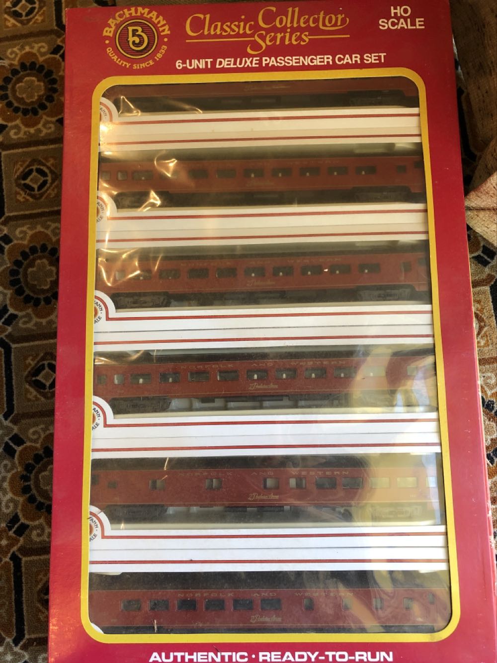 Bachmann Norfolk and Western Deluxe Passenger Set - Bachmann model trains collectible - Main Image 2