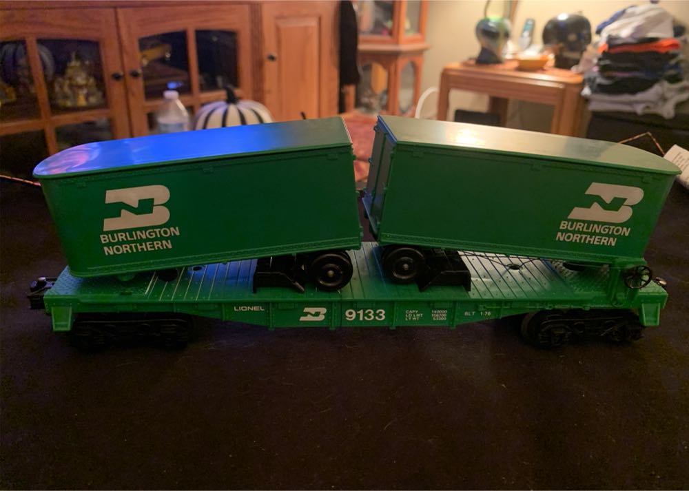 Burlington Flat Car With Vans - Lionel model trains collectible - Main Image 2