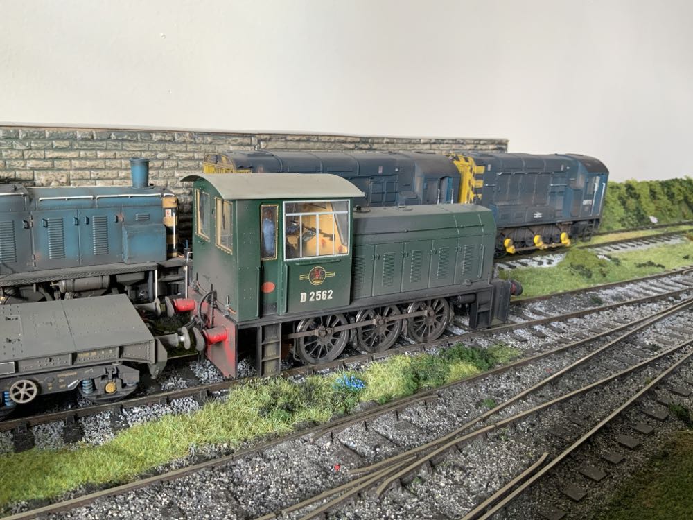 Heljan D2562 BR Green - Heljan model trains collectible - Main Image 3