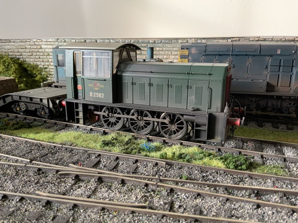 Heljan D2562 BR Green - Heljan model trains collectible - Main Image 4