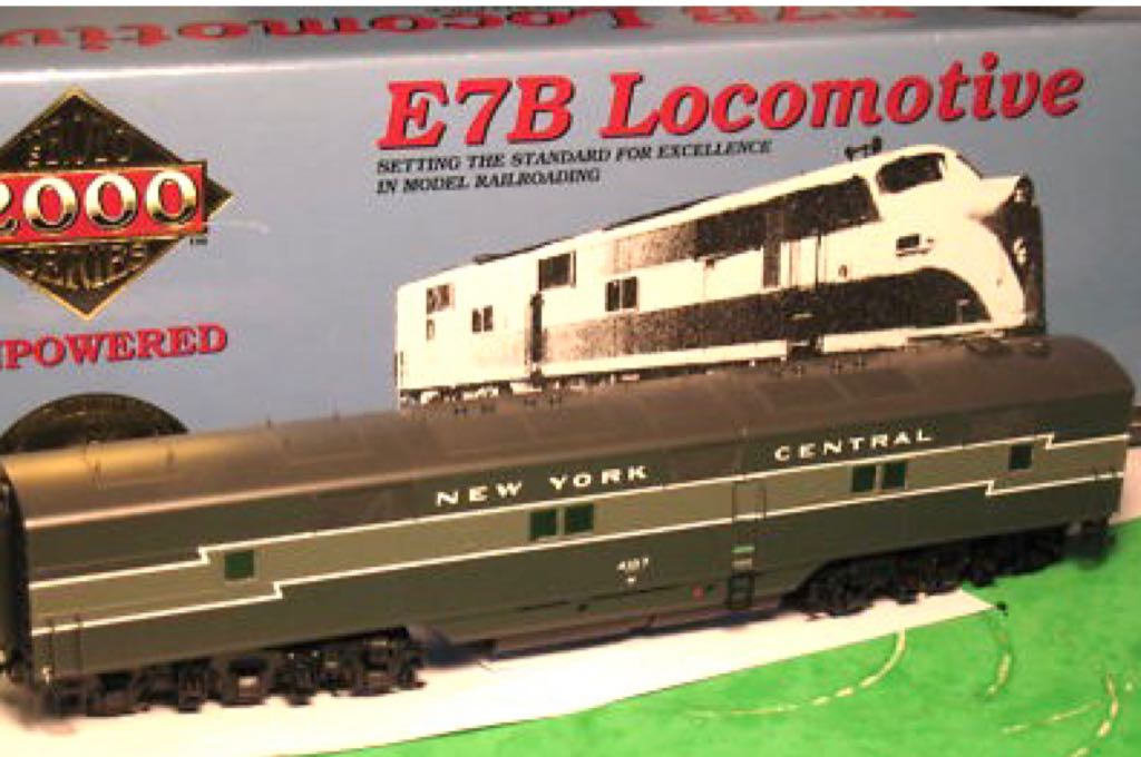 New York Central EMD E7B Locomotive - Life-Like Proto 2000 model trains collectible [Barcode 077071210676] - Main Image 2