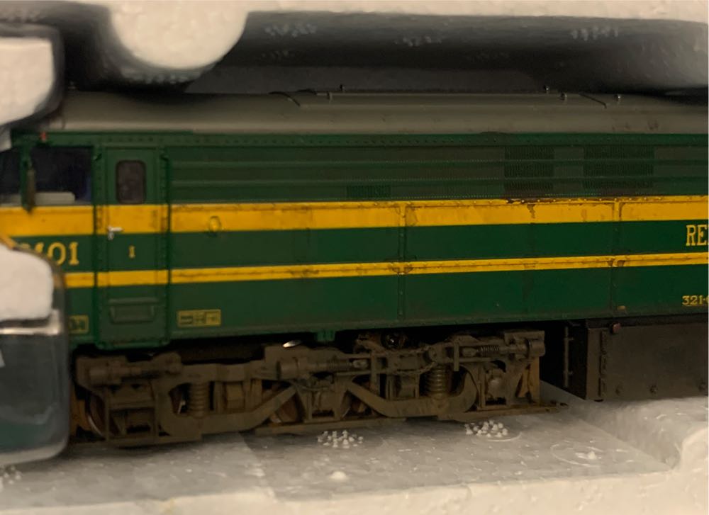 Locomotora RENFE 321 Verde Y Amarillo Época IV - Electrotren model trains collectible [Barcode 8425420231001] - Main Image 2