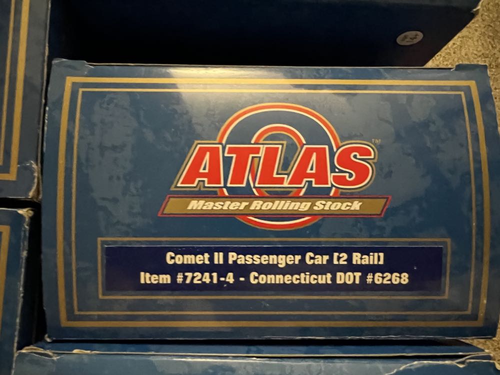 Shoreliner I Coach - Atlas model trains collectible [Barcode 642988724143] - Main Image 4