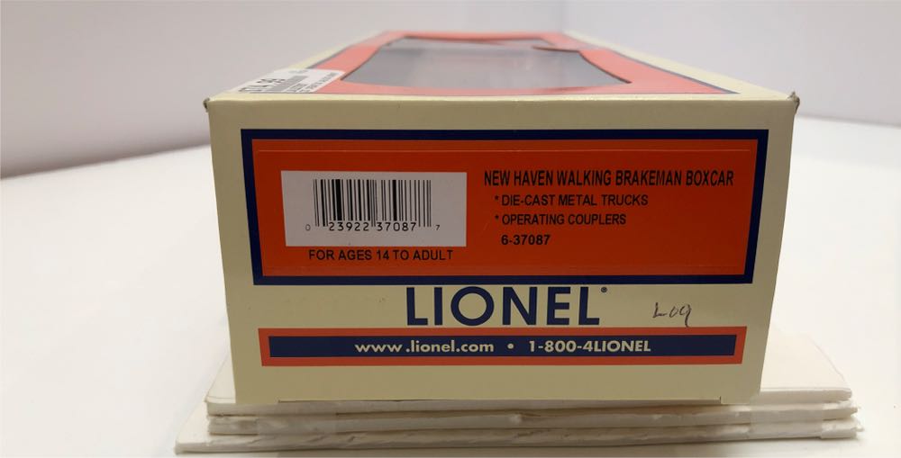 New Haven Lionel 37087 Walking Brakeman Boxcar 6-37087 - Lionel model trains collectible [Barcode 023922370877] - Main Image 3