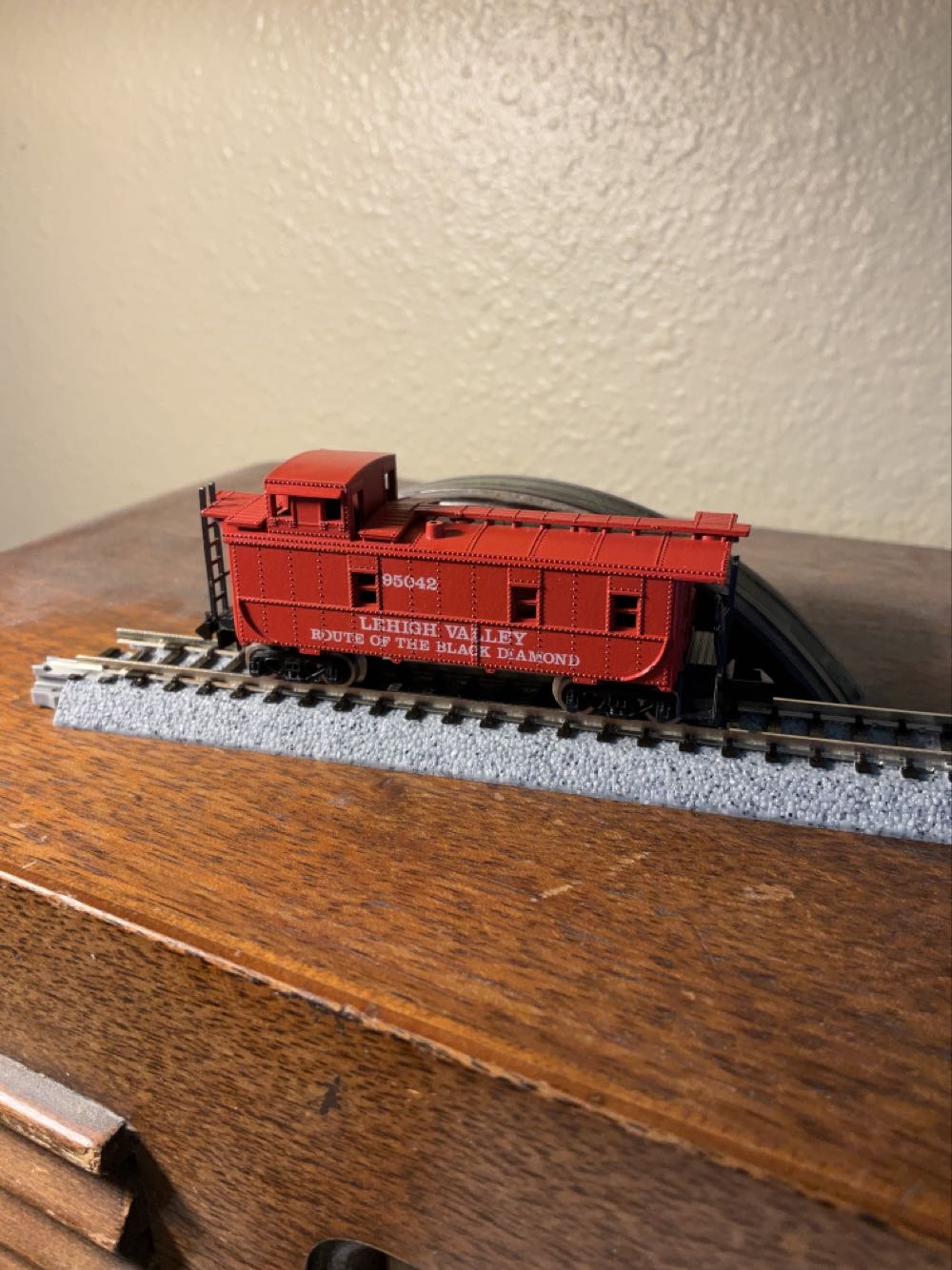 Lehigh Valley | Caboose - Atlas Model Railroad Co. model trains collectible - Main Image 2