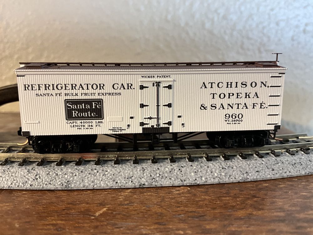 Lionel Sante fe Flat Car And Load Box 6