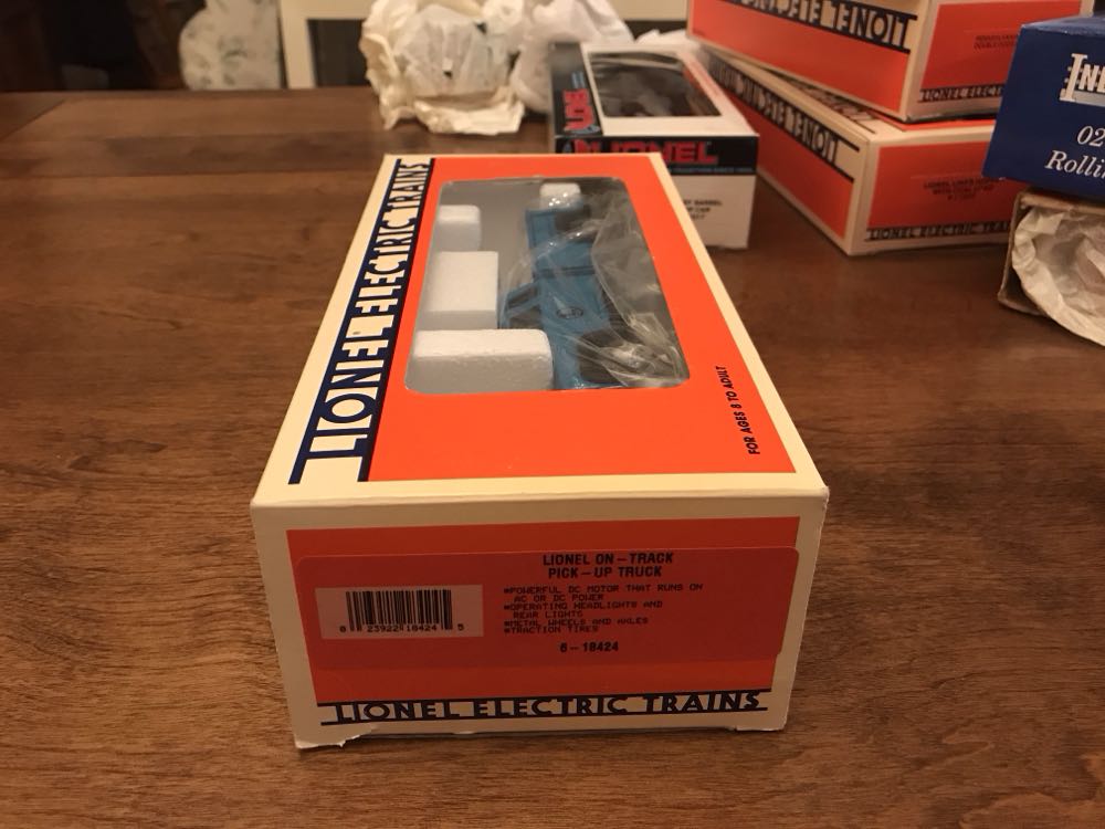 On Track Pick Up Truck Motorized Original Pickup - Lionel model trains collectible [Barcode 023922184245] - Main Image 2
