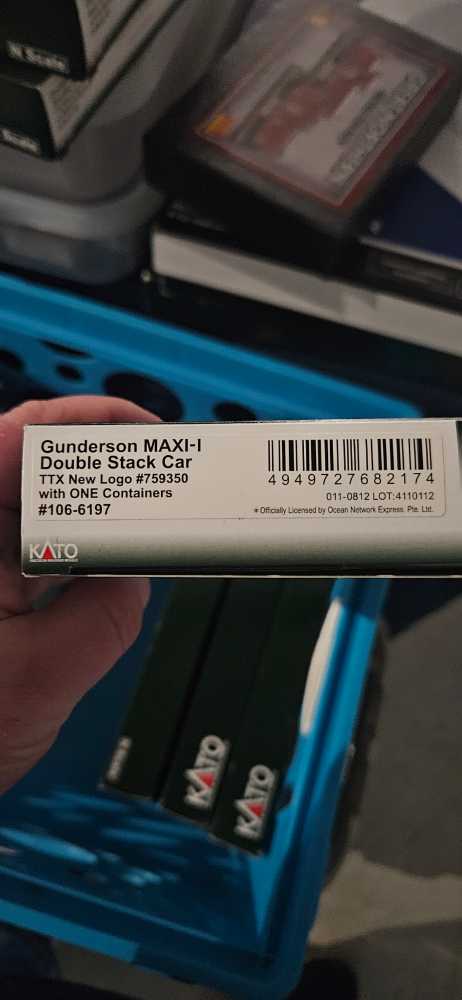 Gunderson Double Stack 106 Maxi 5 Car Set - Kato USA model trains collectible [Barcode 4949727682174] - Main Image 2