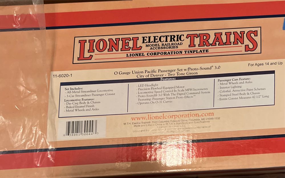 O Gauge Union Pacific Passenger Set City Of Denver- Two Tone Green - Lionel model trains collectible [Barcode 658081300443] - Main Image 2