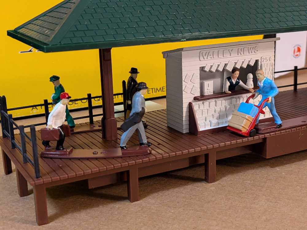 Operating Passenger Station - K Line model trains collectible [Barcode 023922221919] - Main Image 2