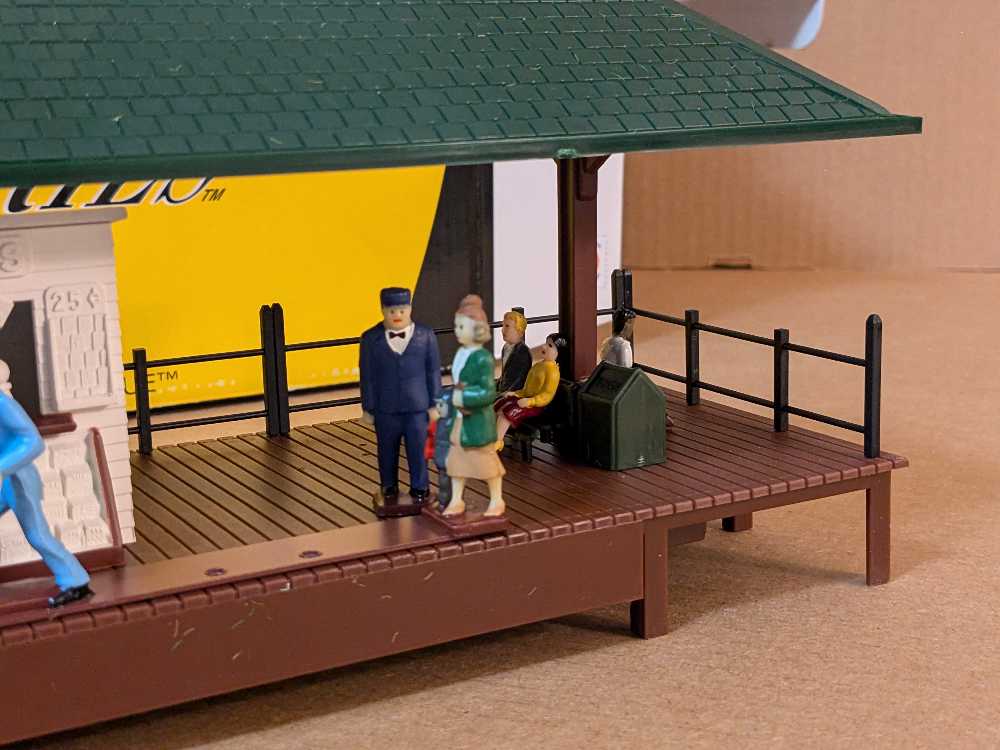 Operating Passenger Station - K Line model trains collectible [Barcode 023922221919] - Main Image 3