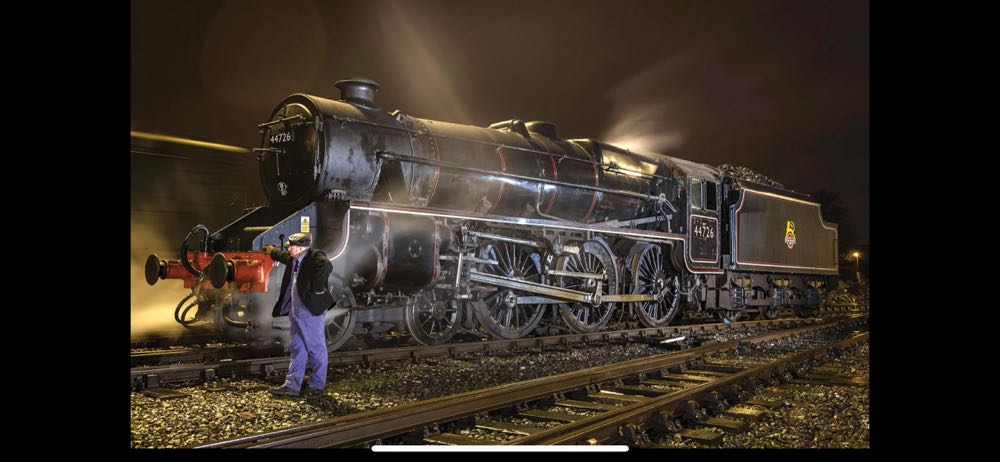 44726. Stanier 5MT ’Black 5’ 4-6-0 - Hornby model trains collectible - Main Image 4