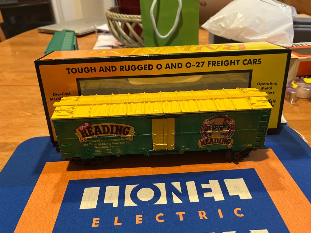 Mod Reefer Old Rdg Cream 658081289731 - Rail King By MTH Trains model trains collectible [Barcode 658081289731] - Main Image 1