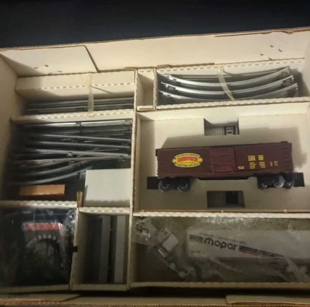 (SOLD) Lionel O Gauge Mopar Trainset  model trains collectible - Main Image 2