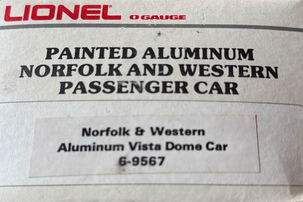 Kato EMD GP35 Phase 1a 37-031 Chicago & North Western #824 W/O DB