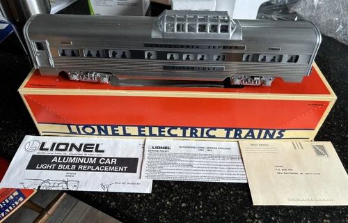 Kato GE C44-9W DASH 9  37-1301 Chicago & North Western #8633