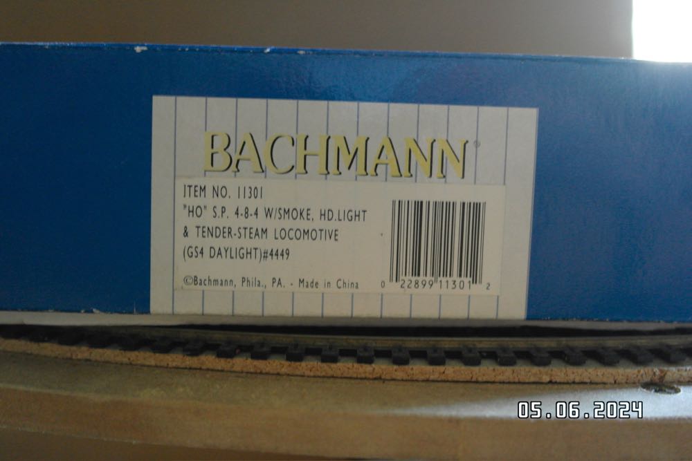 Bachmann 4-8-4 GS4 Daylight Heavy Mountain Steam Locomotive - Southern Pacific - Bachmann USA model trains collectible - Main Image 2