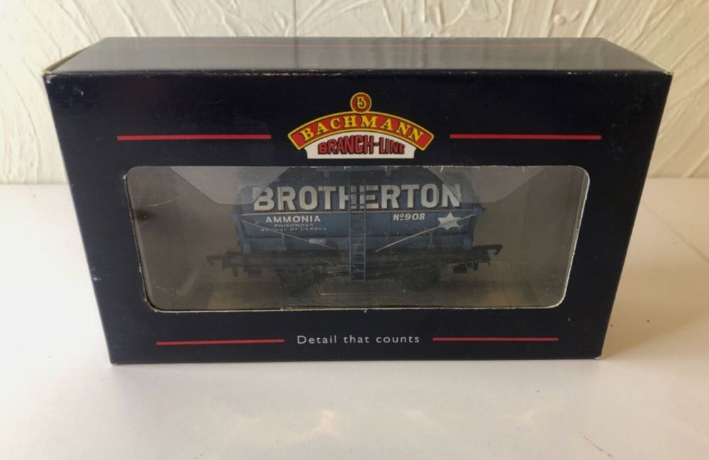 Bachmann 14 Ton Tank Wagon No: 908 “Brotherron” Livery - Bachmann Branchline model trains collectible - Main Image 2