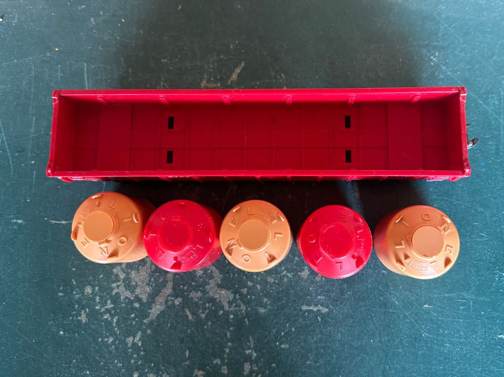 Lionel 6462 NYC Gondola With Barrels  model trains collectible - Main Image 2