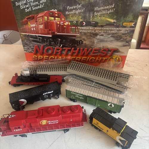 Lionel 6-15575 C&O Heavyweight Station Sounds Diner George Washington