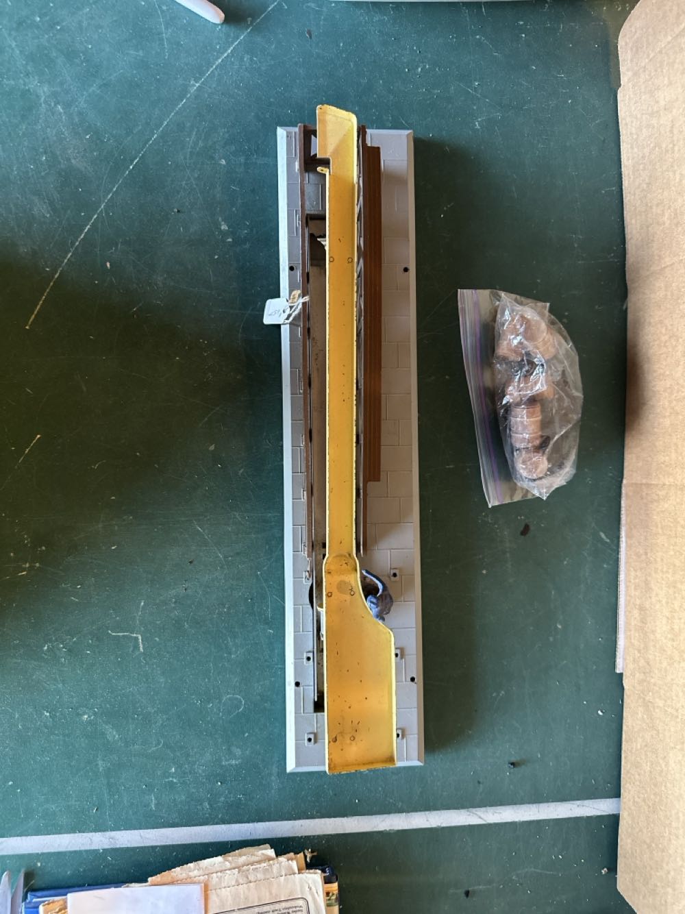 Operating coal loader accessory - Lionel model trains collectible - Main Image 2