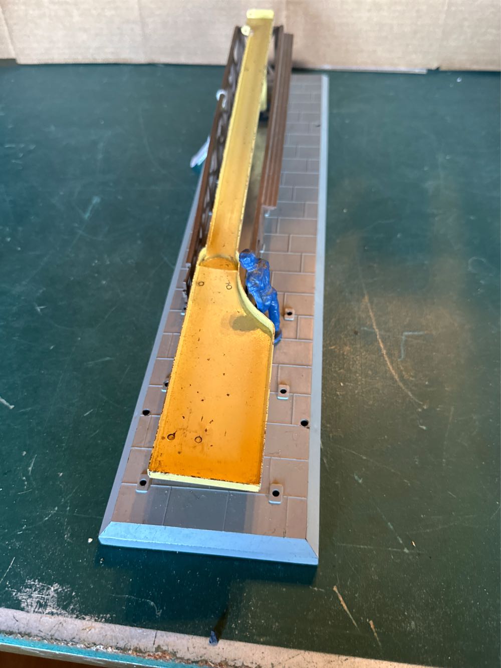 Operating coal loader accessory - Lionel model trains collectible - Main Image 4