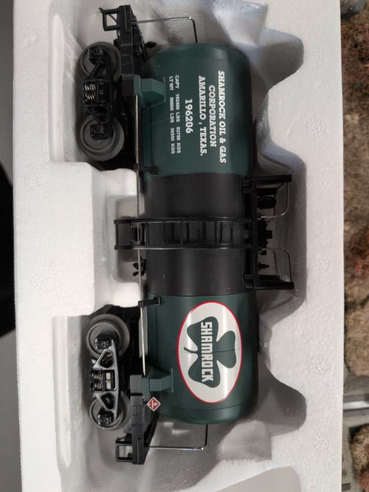Shamrock ☘️ Oil And Gas (#196206) 8000 Gallon Tank Car  - MTH (M.T.H. Electric Trains) model trains collectible [Barcode 658081087832] - Main Image 2