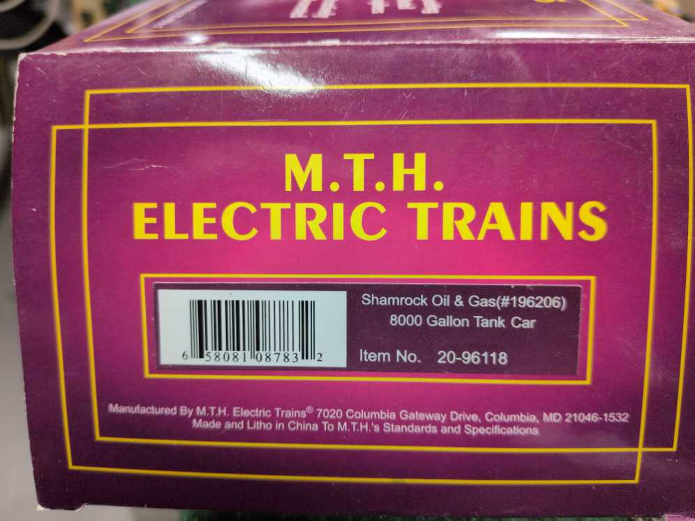 Shamrock ☘️ Oil And Gas (#196206) 8000 Gallon Tank Car  - MTH (M.T.H. Electric Trains) model trains collectible [Barcode 658081087832] - Main Image 3