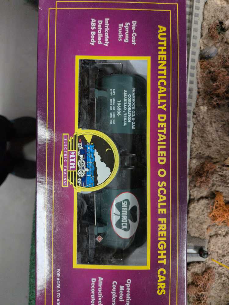 Shamrock ☘️ Oil And Gas (#196206) 8000 Gallon Tank Car  - MTH (M.T.H. Electric Trains) model trains collectible [Barcode 658081087832] - Main Image 4