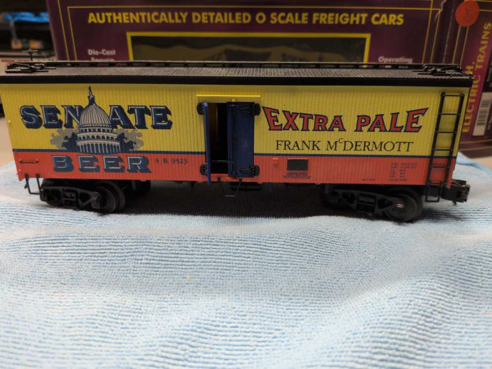 Senate Beer #9523 36’ Woodsided Reefer Car  - MTH (M.T.H. Electric Trains) model trains collectible [Barcode 658081263090] - Main Image 2