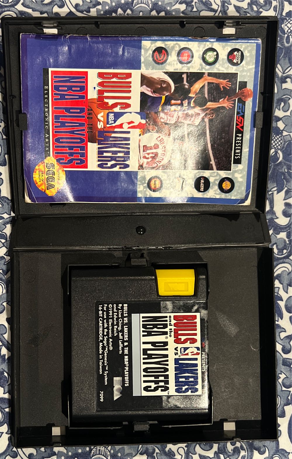 Bulls vs. Lakers and the NBA Playoffs - Sega Genesis (Mega Drive) (Ea Sports - 2) video game collectible [Barcode 014633070996] - Main Image 3