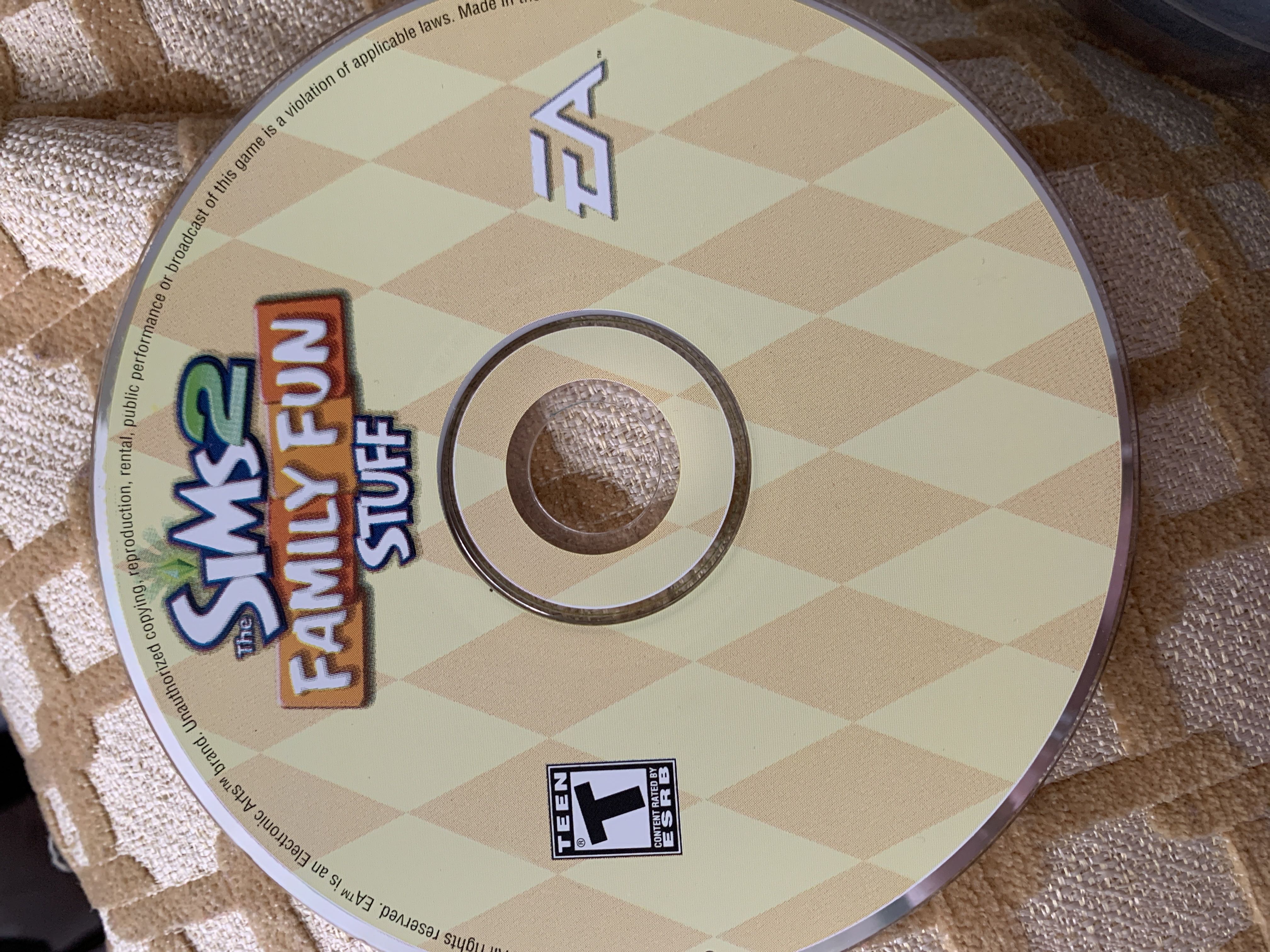 The Sims 2 Family Fun Stuff - PC ((EA) Electronic Arts - 1) video game collectible [Barcode 5030930050412] - Main Image 3