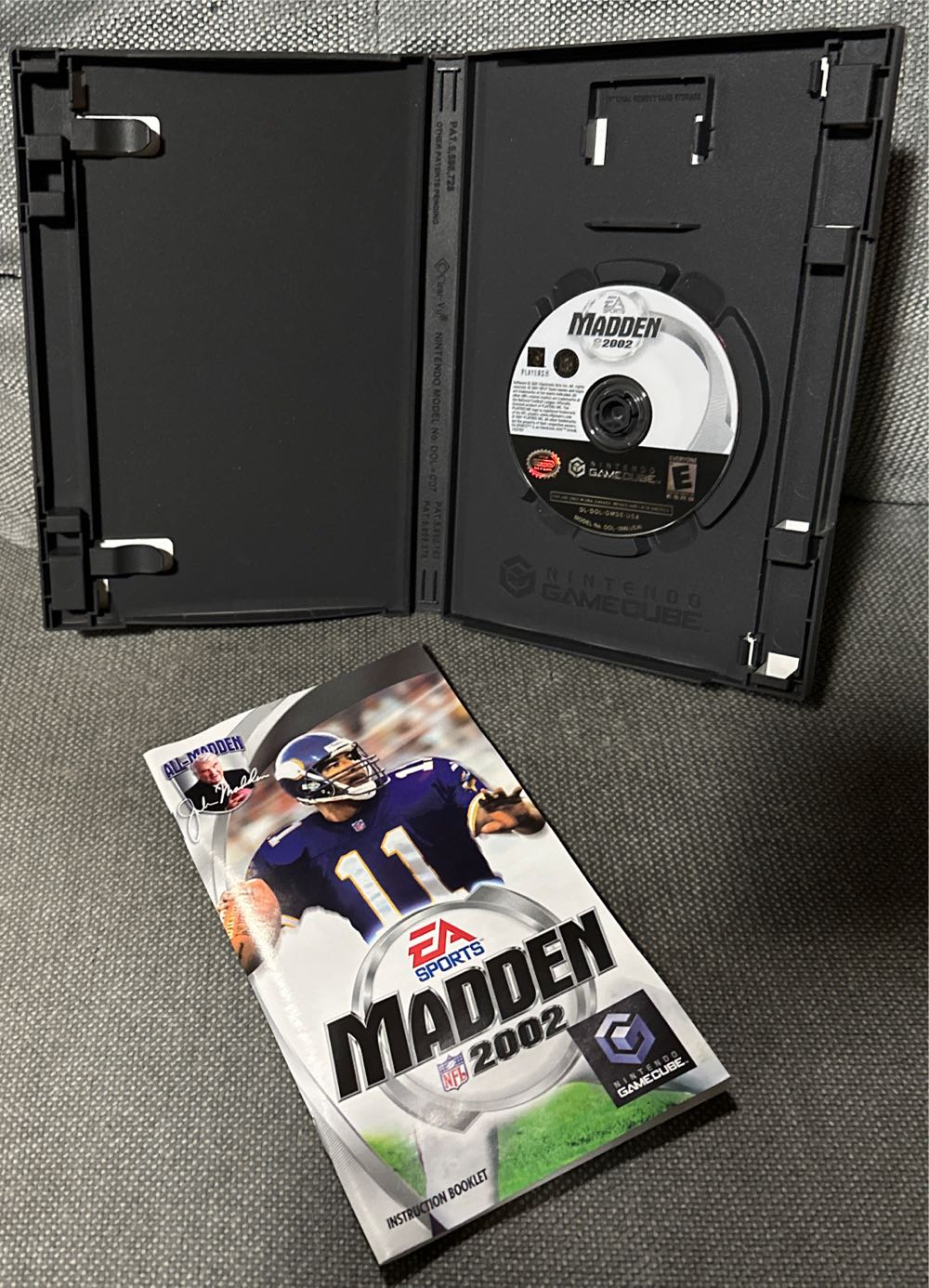 Madden NFL 2002 - Nintendo GameCube (Ea Sports - 4) video game collectible [Barcode 014633143379] - Main Image 4