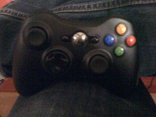 Xbox 360 Controller (Black) - Microsoft Xbox 360 video game collectible [Barcode 05888239453022] - Main Image 1