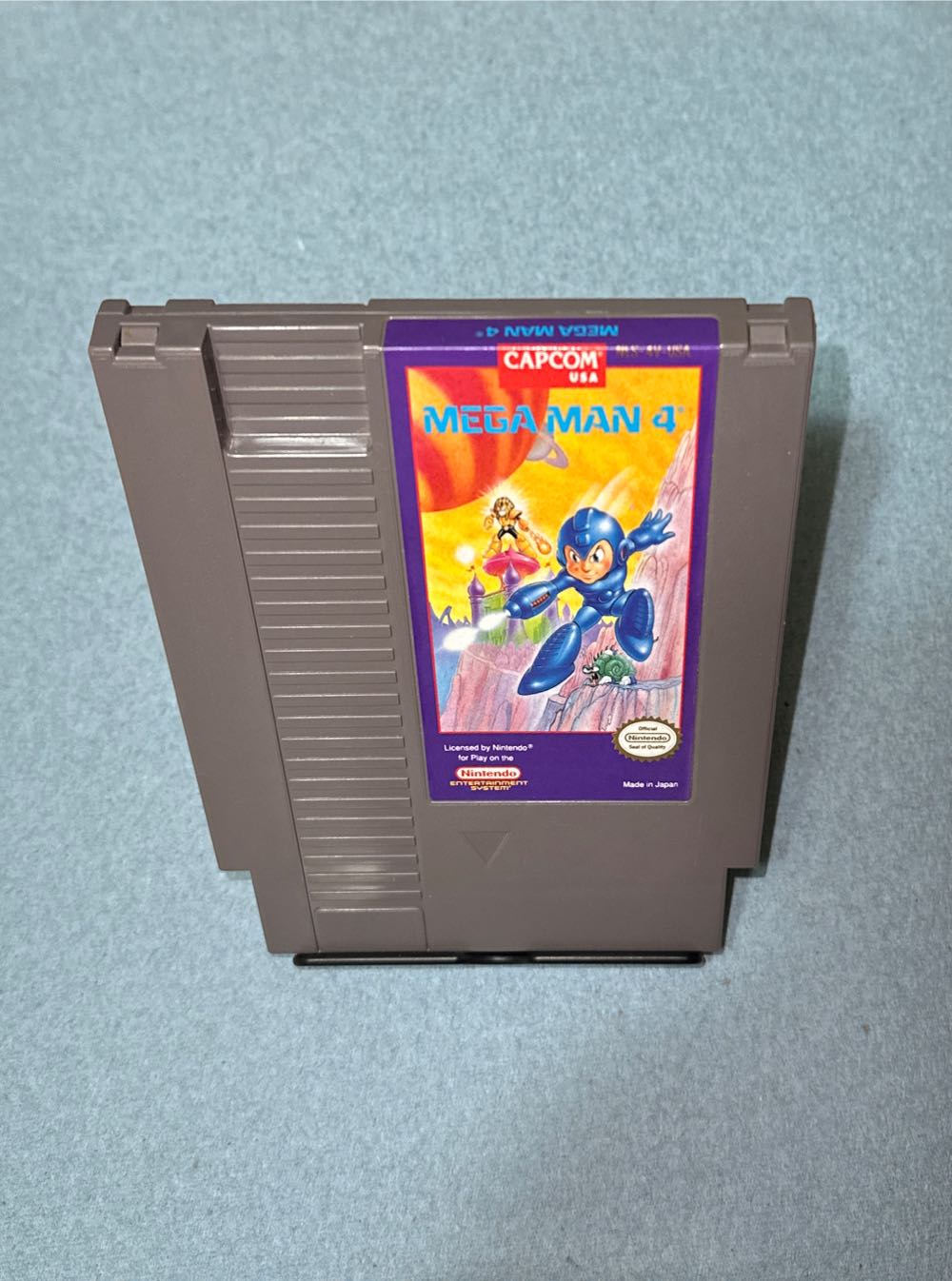Mega Man 4 - Nintendo Entertainment System (NES) video game collectible - Main Image 3