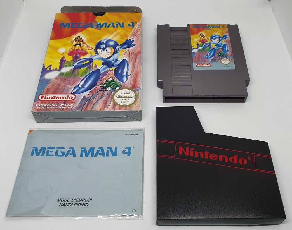 Mega Man 4 - Nintendo Entertainment System (NES) (Nintendo - 1) video game collectible - Main Image 3