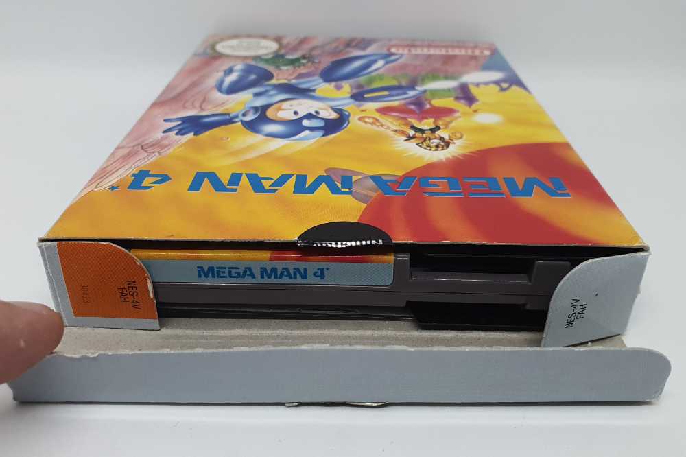 Mega Man 4 - Nintendo Entertainment System (NES) (Nintendo - 1) video game collectible - Main Image 4