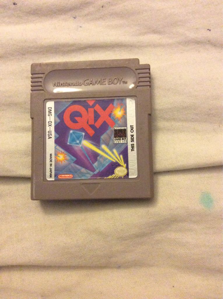 Qix - Nintendo Game Boy video game collectible - Main Image 1