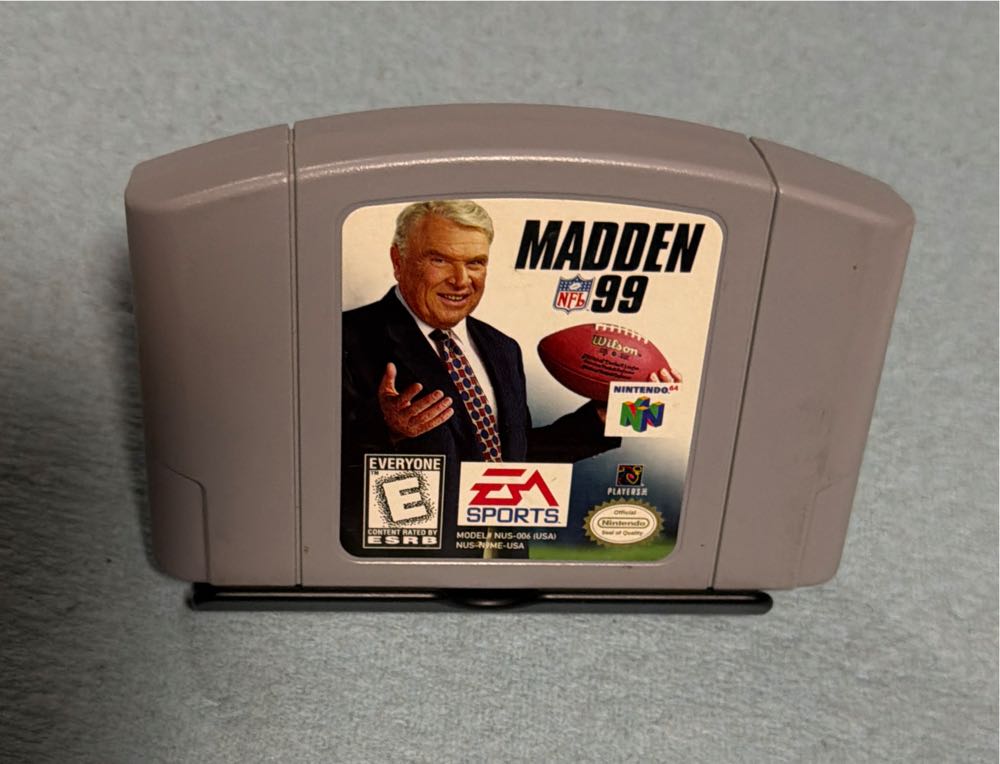 Madden NFL 99 - Nintendo 64 (N64) video game collectible - Main Image 3