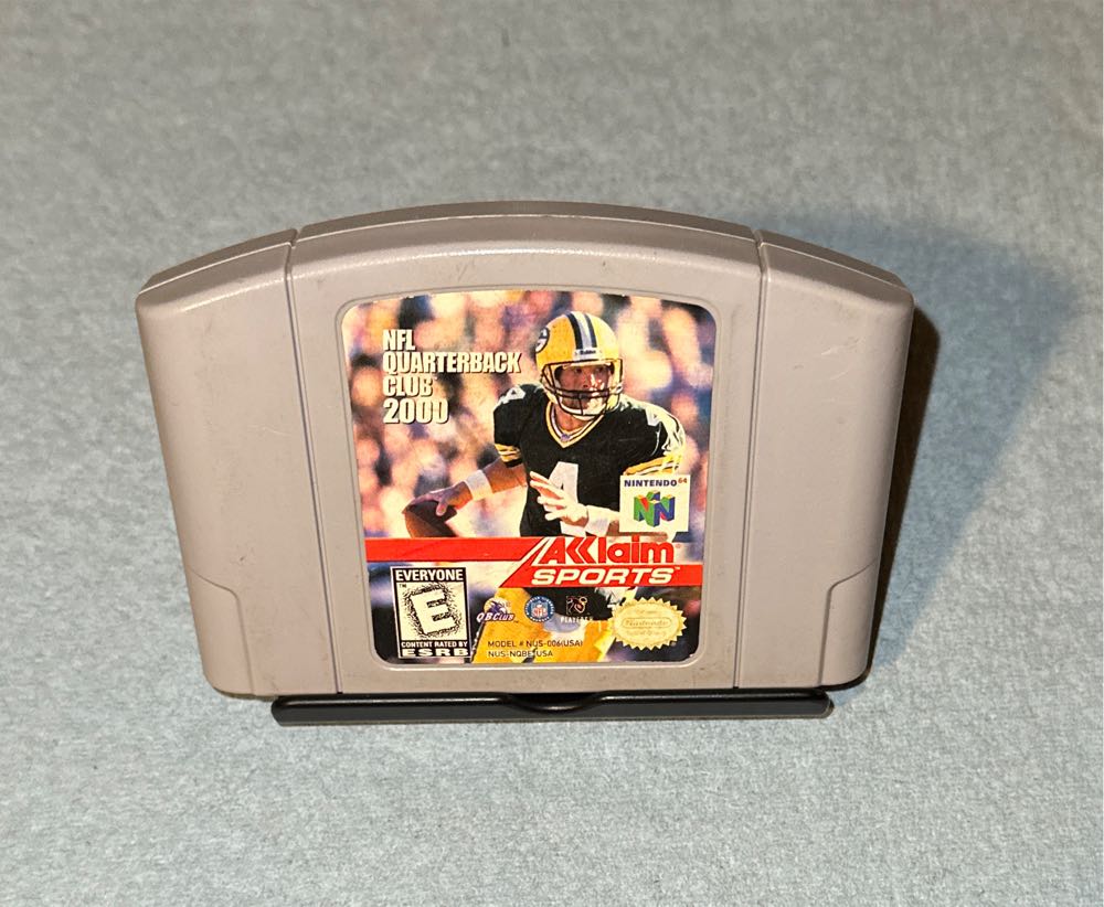NFL Quarterback Club 2000 - Nintendo 64 (N64) video game collectible - Main Image 3