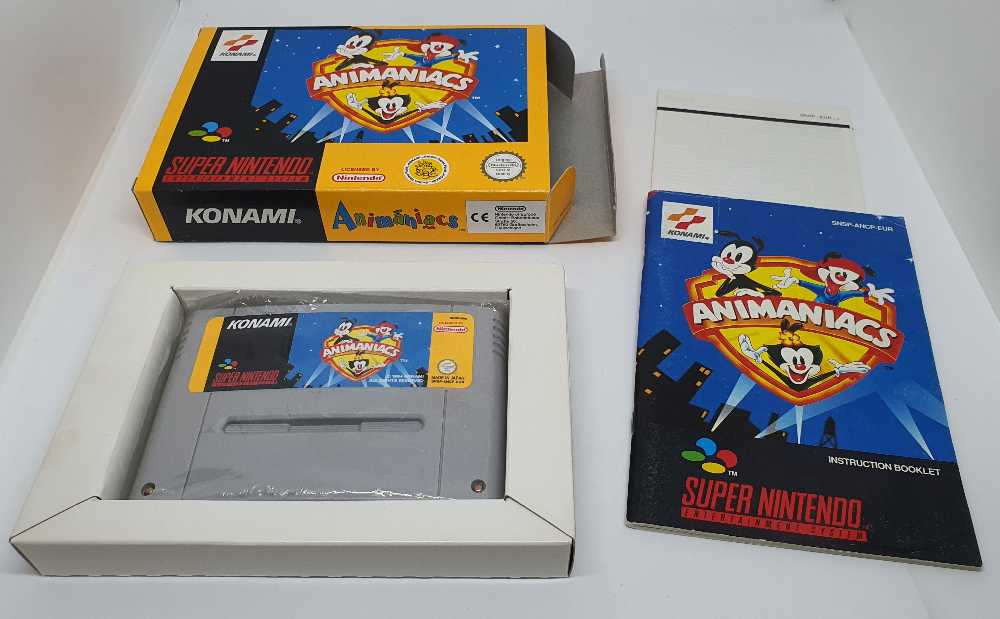 Zombies Ate My Neighbors - Nintendo Super Nintendo Entertainment System (SNES) (Konami - 2) video game collectible [Barcode 083717150183] - Main Image 3