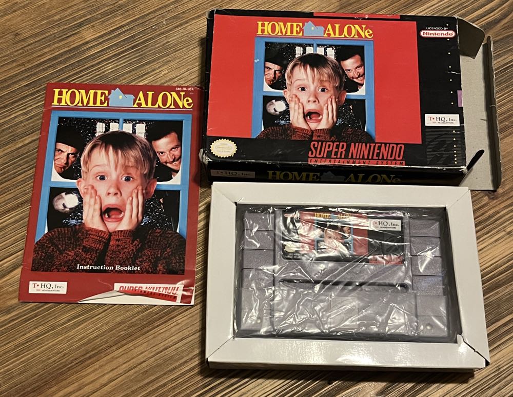 Home Alone - Nintendo Super Nintendo Entertainment System (SNES) (THQ - 1) video game collectible [Barcode 719575030007] - Main Image 3