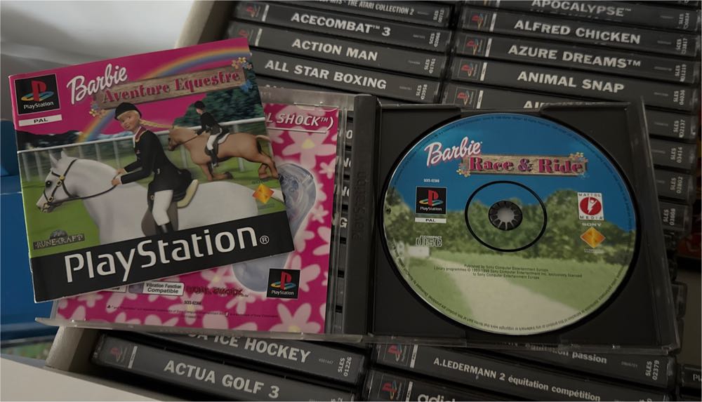 Barbie, aventure équestre - Sony PlayStation (Sony - 12) video game collectible [Barcode 711719868729] - Main Image 2