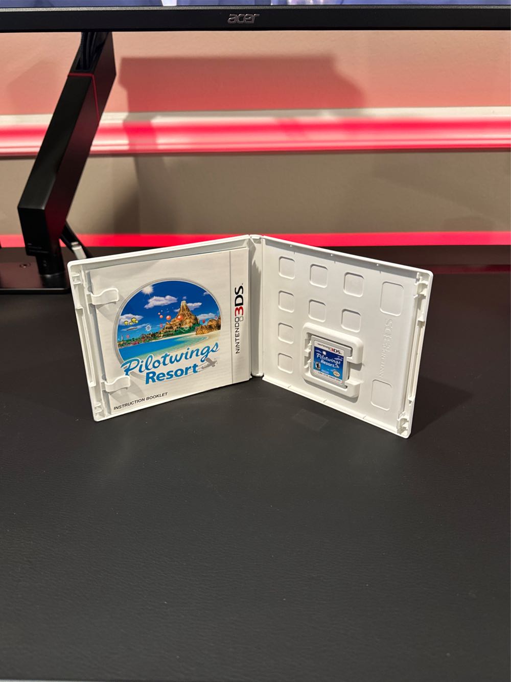 Pilotwings Resort - Nintendo 3DS (Nintendo - 1) video game collectible [Barcode 045496741389] - Main Image 3