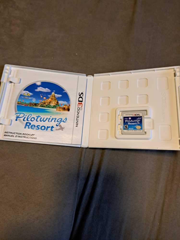 Pilotwings Resort - Nintendo 3DS (Nintendo - 1) video game collectible [Barcode 045496741433] - Main Image 3
