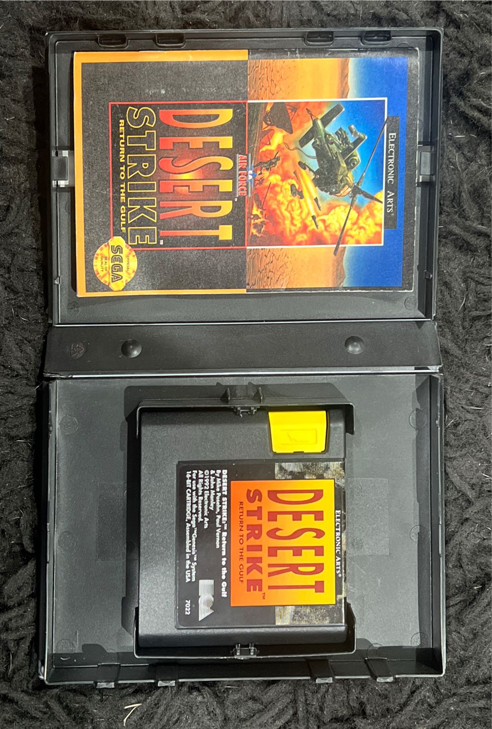Desert Strike: Return to the Gulf - Sega Genesis (Mega Drive) (Electronic Arts - 1) video game collectible [Barcode 0014633070224] - Main Image 3
