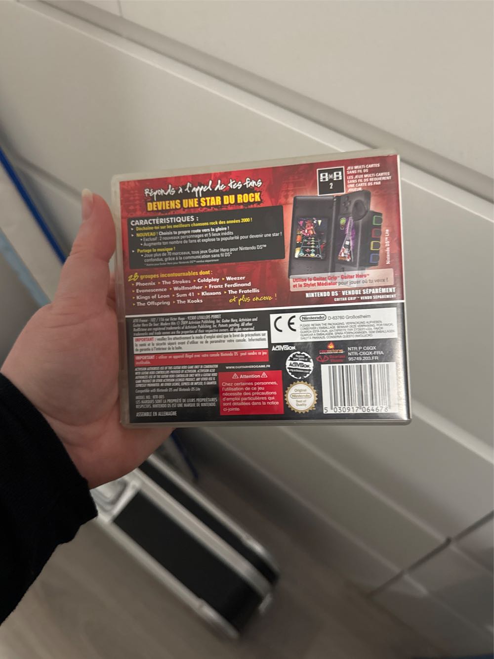 Guitar Hero On Tour Modern Hits - Nintendo DS video game collectible [Barcode 5030917064678] - Main Image 2