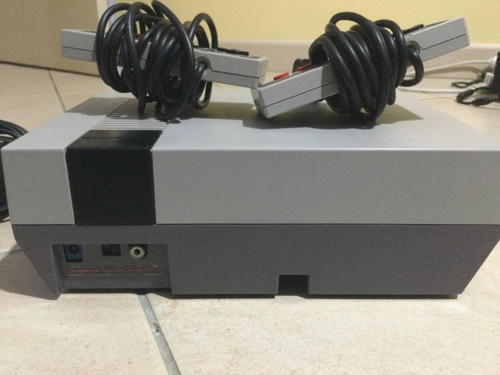 Nintendo Nes Española version + 2 manettes + ac adaptator - Nintendo Entertainment System (NES) video game collectible - Main Image 2