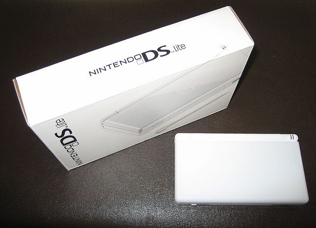 *console Nintendo DS Lite - Nintendo DS video game collectible - Main Image 2