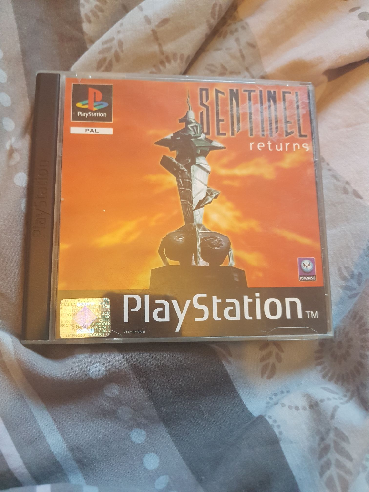 Sentinel Returns - Sony PlayStation video game collectible [Barcode 711719717829] - Main Image 2